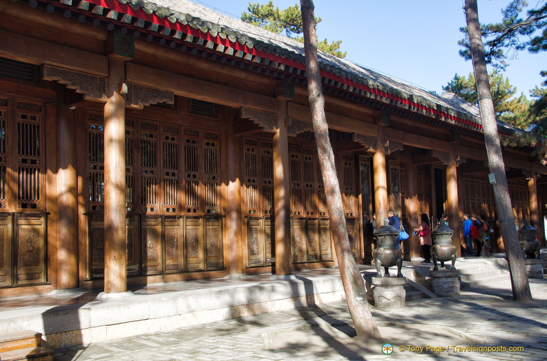 The Danbojingchengdian (Hall of Simplicity and Sincerity) was built with an aromatic hardwood called manmu chengde-imperial-resort-AJP4260.jpg