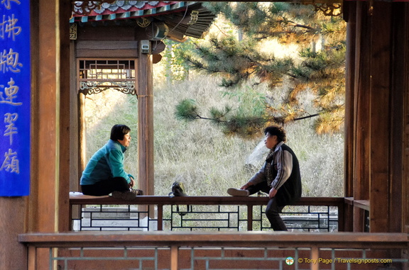 Chengde Mountain Resort - Locals Relaxing