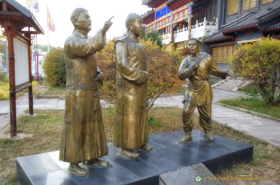 Bronze Statues at the Qingyuanheng Restaurant