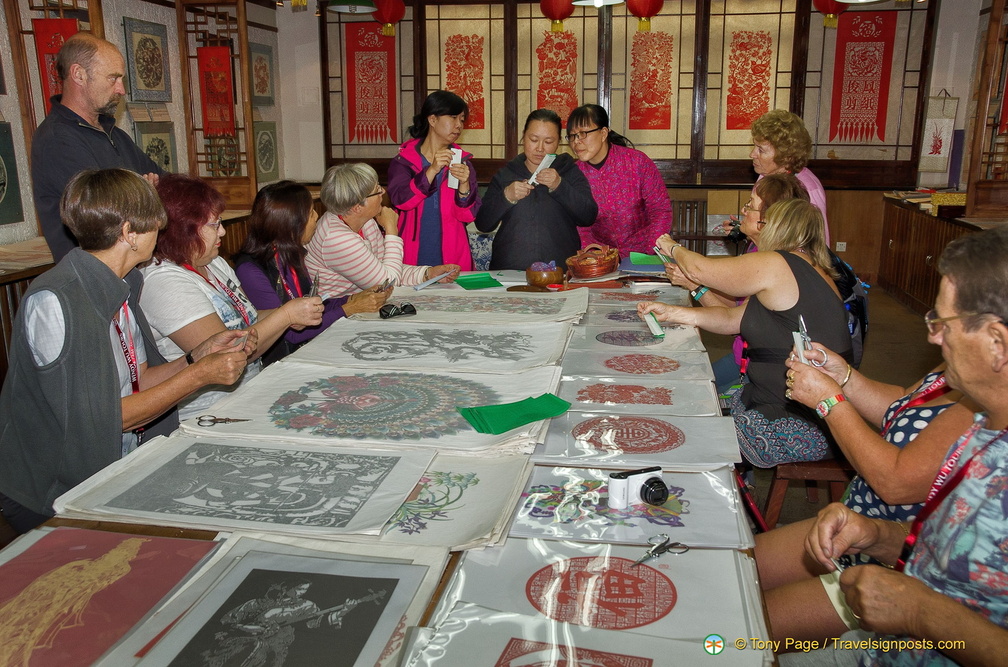 A Demonstration of Fengning Paper Cut