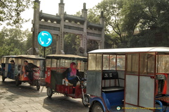 Tuk tuk stop at the Xi'an Muslim Quarter 