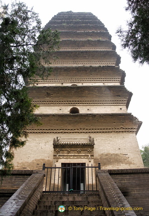 Arched door to the Small Wild Goose Pagoda