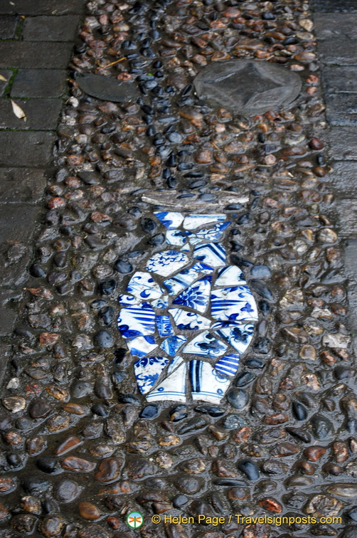 Pavement decoration