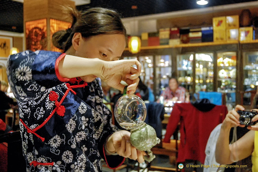 Tea making - lid-less tea pot