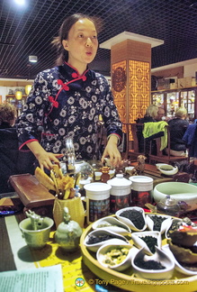 Explaining the Chinese tea ceremony