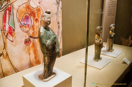 Tri-colour pottery of female figures