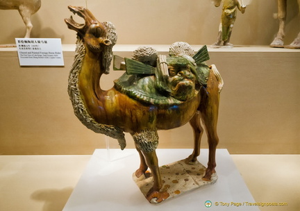 Glazed tri-colour camel