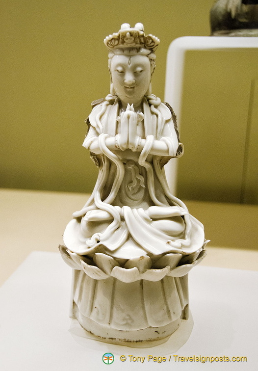 White Porcelain Statue of Avalokiteśvara 