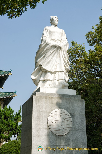 wuhan-east-lake-AJP5043.jpg