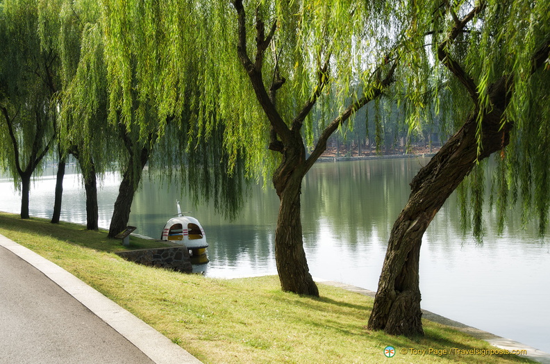 wuhan-east-lake-AJP5051.jpg