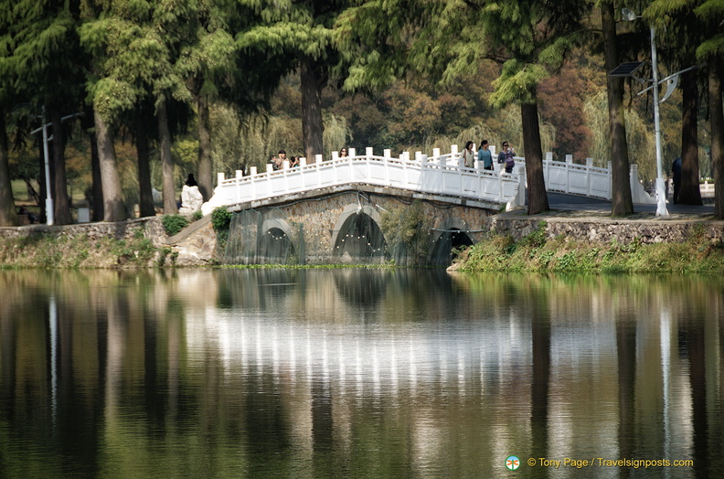 wuhan-east-lake-AJP5052.jpg