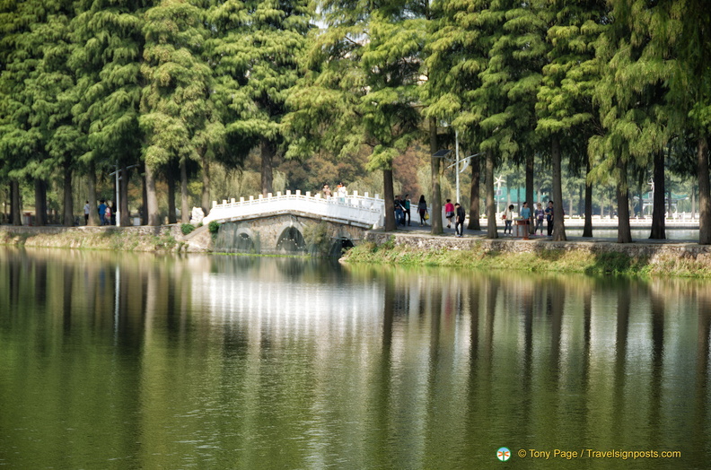 wuhan-east-lake-AJP5054.jpg