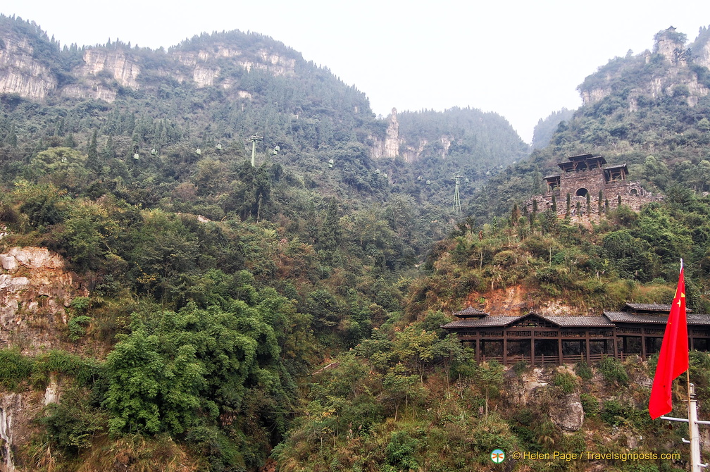 Cable Car to the Top of the Three Gorges Tribe Scenic Spot