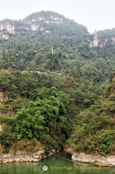 Cable Car to the Top of the Three Gorges Tribe Village