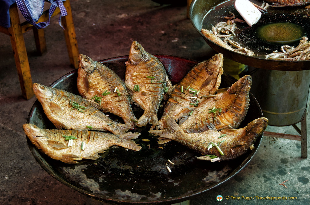 Fried Fish at the Sandouping Village Market