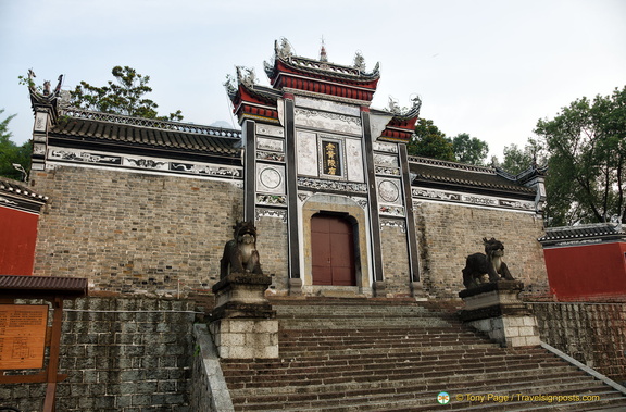 Entrance to the Huangling Temple