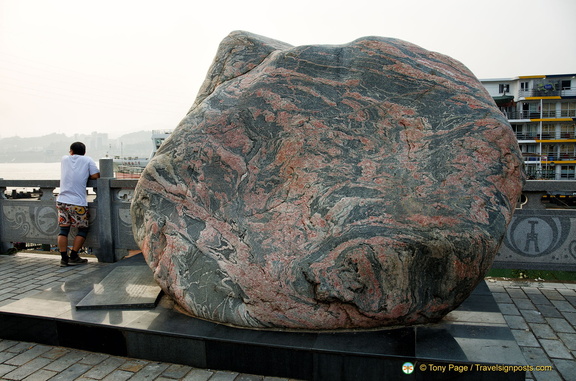 Huge Marble Boulder in Sandouping Village