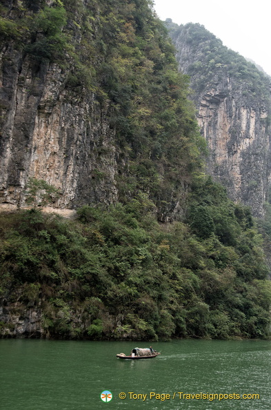 Shennong Stream Hilly Terrain