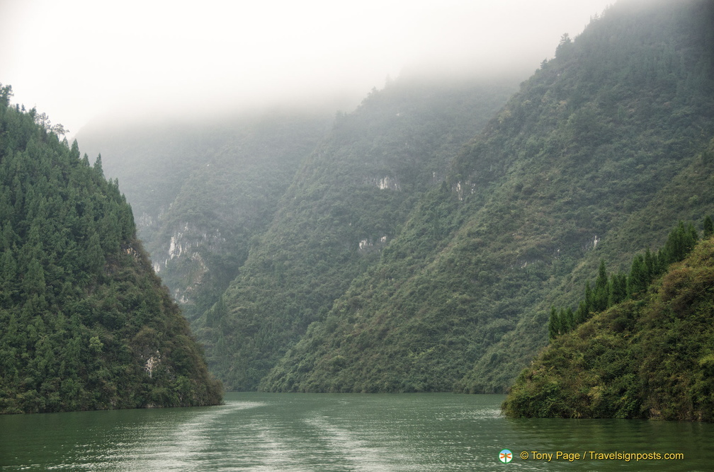 Splendid Shennong Stream Scenery