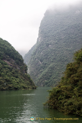 Shennong Stream Narrow Passageways