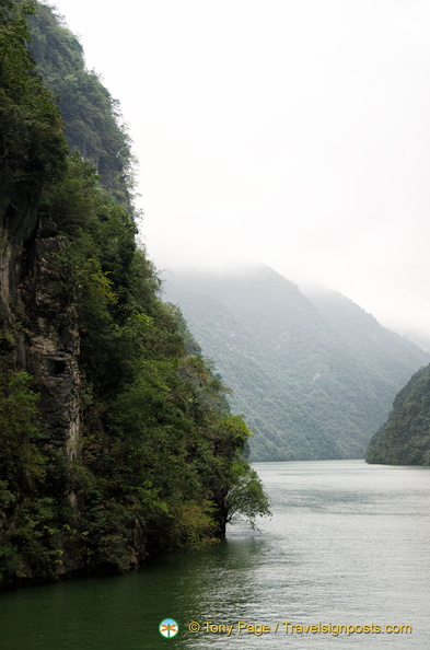 yangtze-shennong-stream-AJP5242.jpg