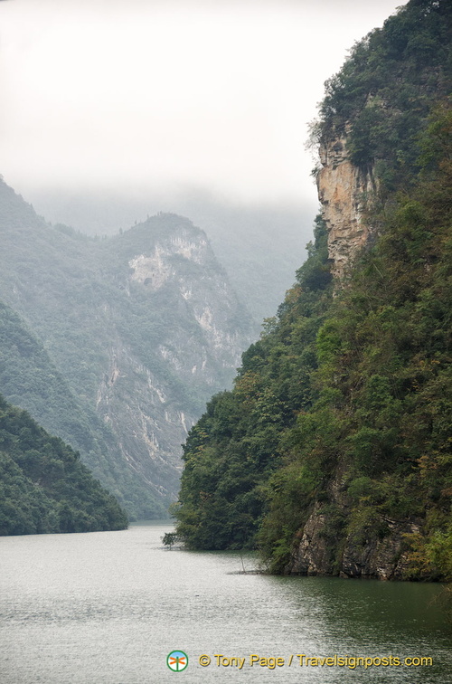 Shennong Stream Narrow Passageway