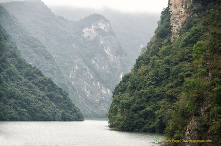 Sailing through Shennong Gorge
