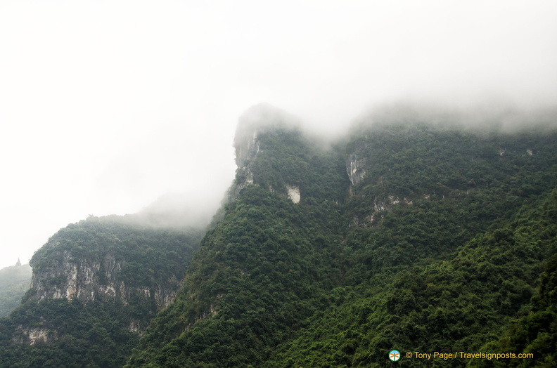 yangtze-shennong-stream-AJP5247.jpg