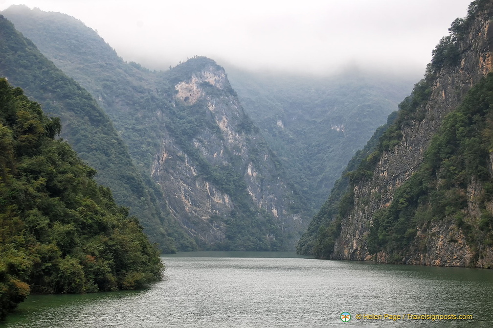 Shennong Stream Zigzags for 60 km