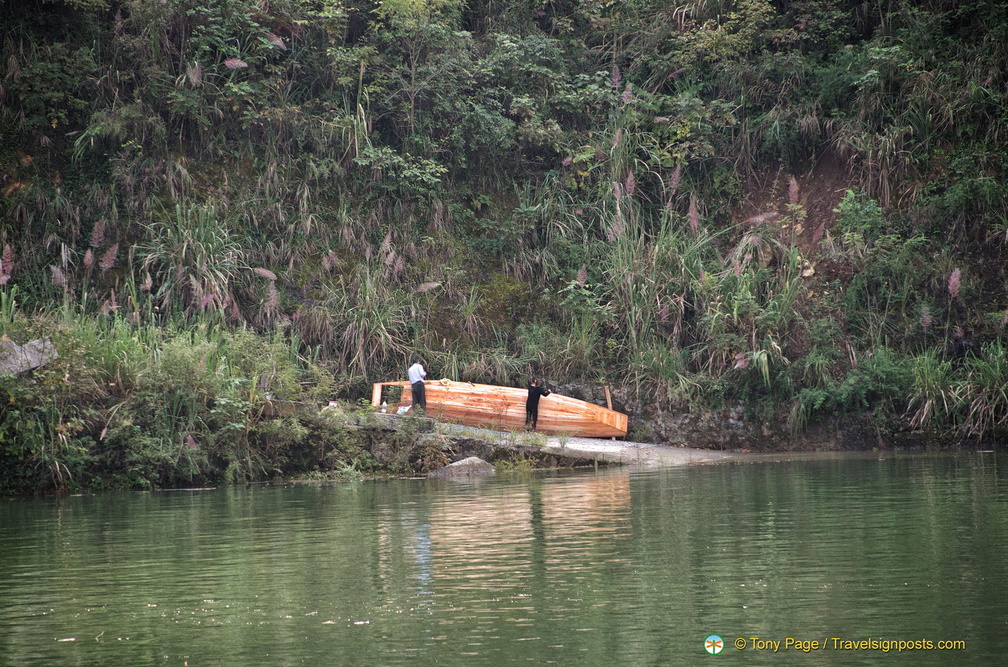 Locals Building their Boat on Shennong Stream