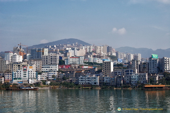 Badong Town opposite the Shennong Stream