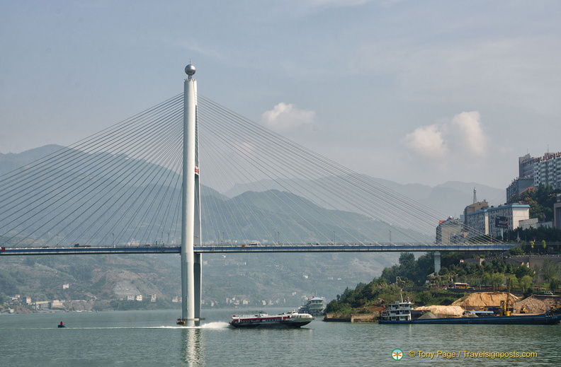 yangtze-shennong-stream-AJP5326.jpg