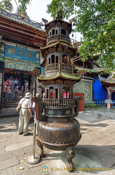 Incense Burner in front of the Emperor's Hall