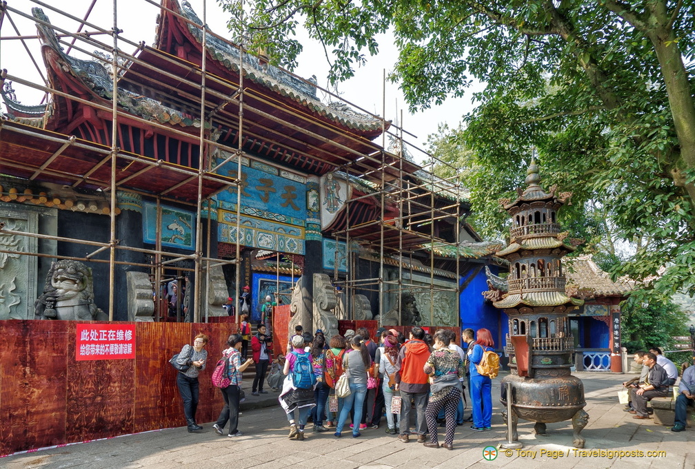 Visitors in front of the Emperor's Hall