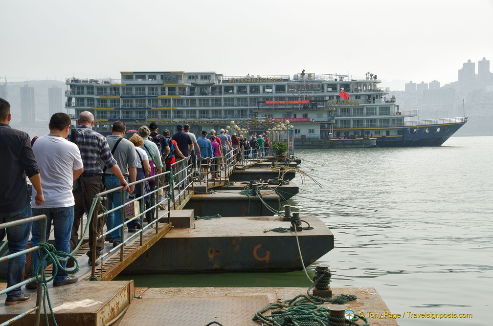 Leaving Fengdu Ghost City