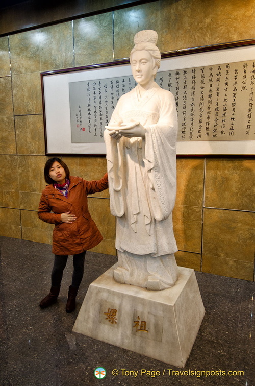 Lobby of Chengdu Silk Embroidery Centre