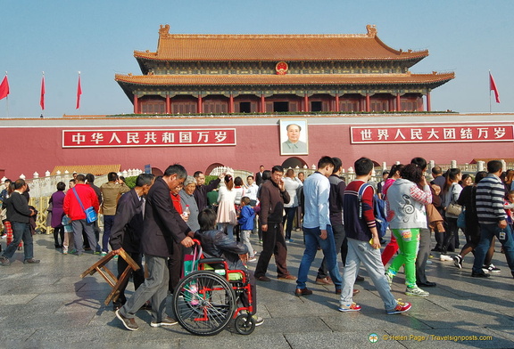 Crowd filing past Tiananmen Gate