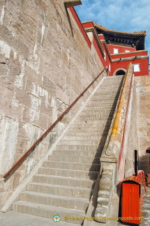 Puning Si - Steps to the Mahayana Hall