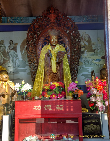 Puyou Si - Statue of Ji Gong