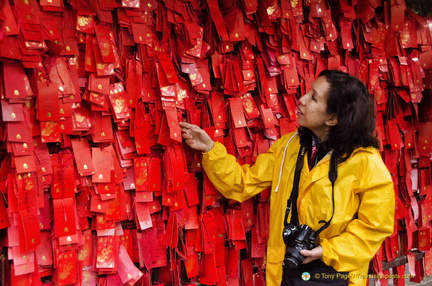 Prayer and offering red packets