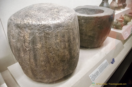 Drum-shaped stone block