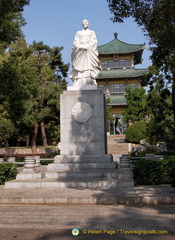Statue of Qu Yuan, Poet