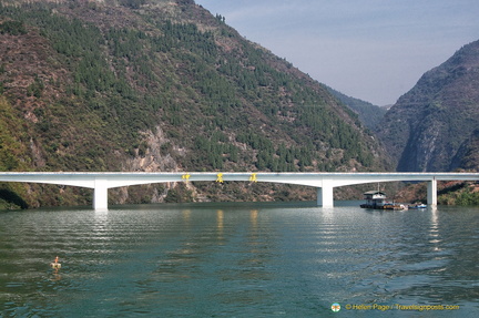 Shennong Stream Bridge