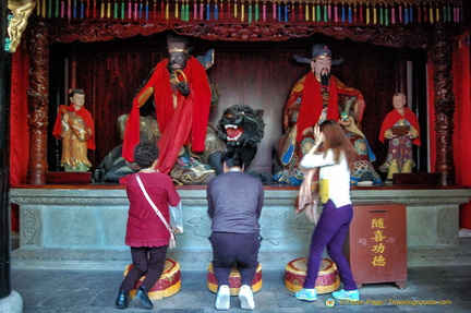 Worshipers at the God of Fortune Hall