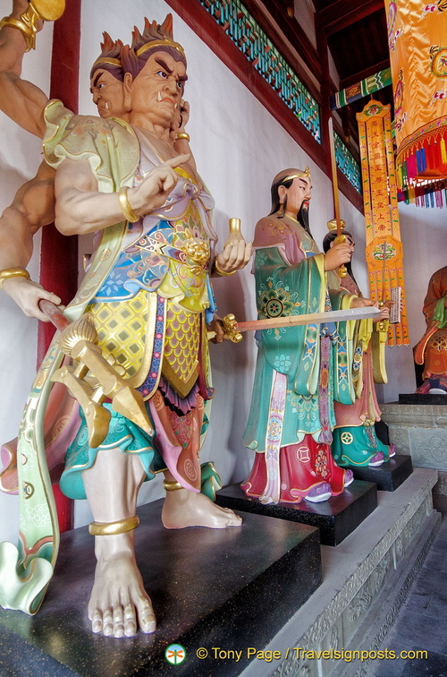 Statues in the Jade Emperor Hall